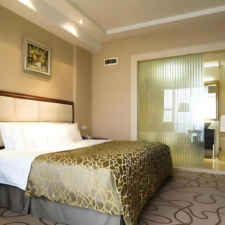 Nanchang Galactic Peace International Hotel Bagian luar foto