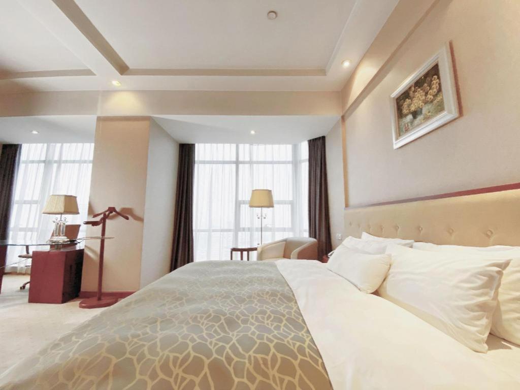 Nanchang Galactic Peace International Hotel Bagian luar foto