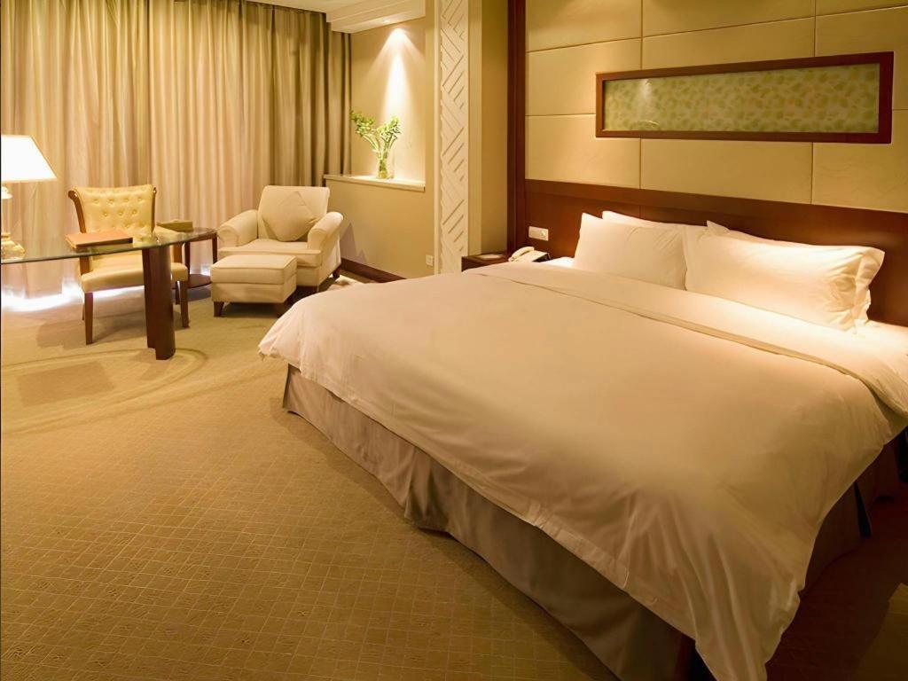 Nanchang Galactic Peace International Hotel Bagian luar foto